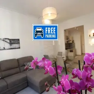Exclusive Really Downtown - Free Private Parking Included! Apartment Genua